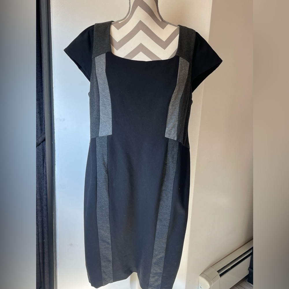 Colorblock Sheath Dress - Picture 3 of 10